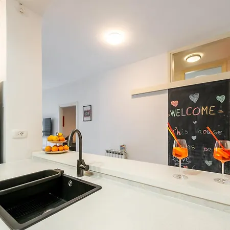Nora - Modern Cozy With Free Parking And Terrace 扎达尔
